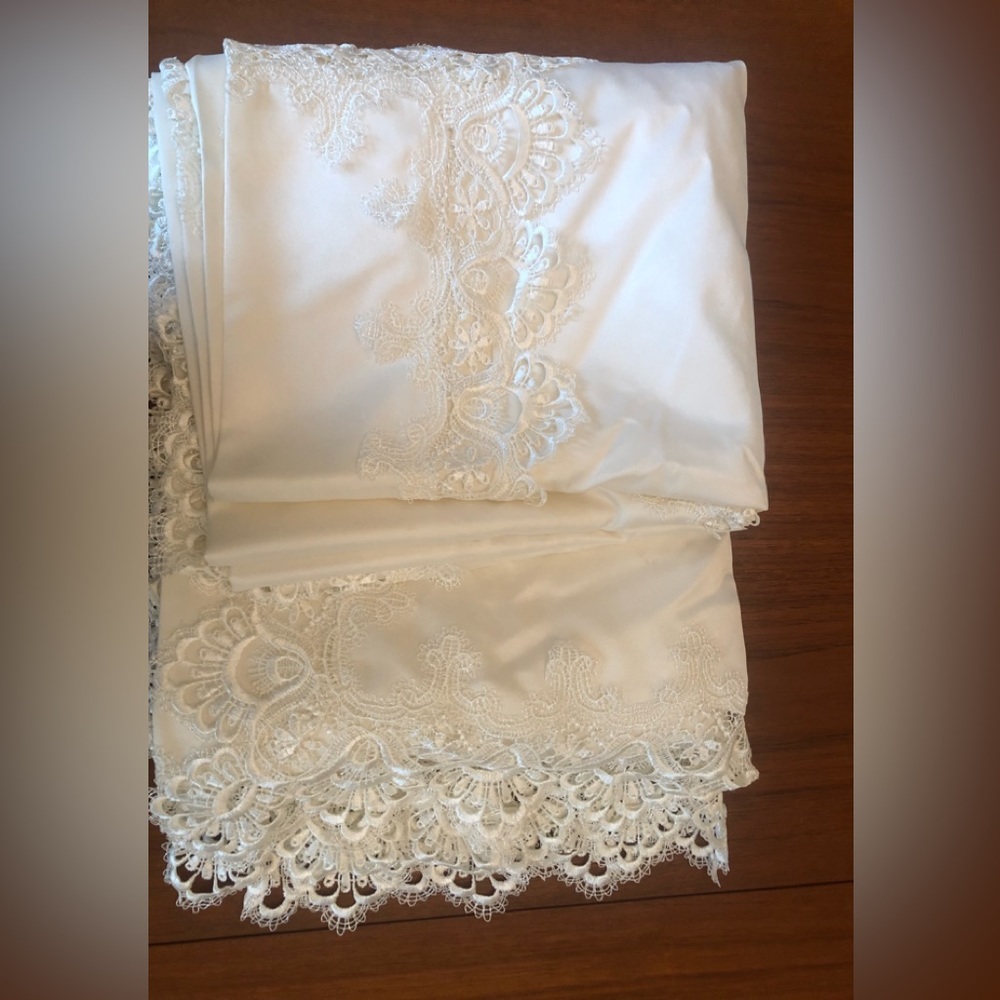 Vintage New Off White lace Trim Banquet Tablecloth Oblong 53” x112”